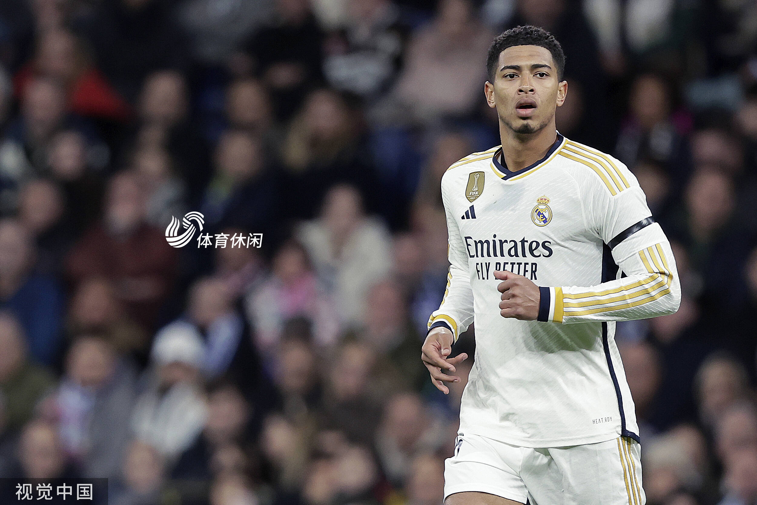 詹姆斯关键时刻统治比赛再次证明传奇无双（关键时刻詹姆斯接管全场，再度彰显传奇无双）