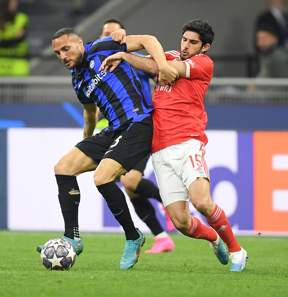 金州勇士在主场134-117击败犹他爵士，终结三连败，展现强大韧性与高效进攻。（勇士主场134-117力克爵士，止三连败，展现韧性与高效火力）