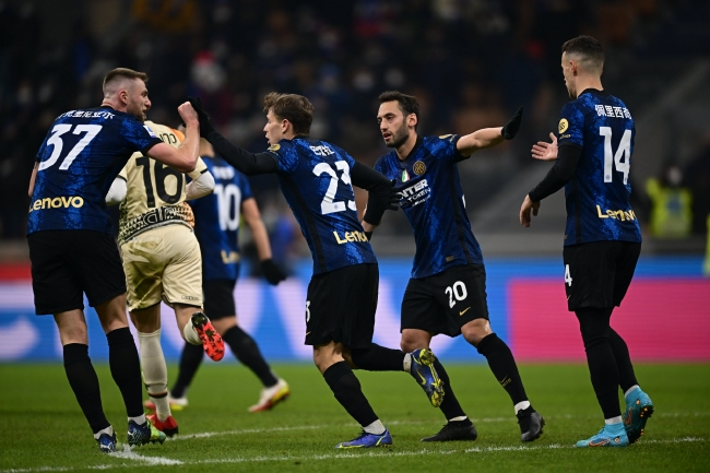 自称海牛翻译的用户：海牛不欠兰克尔-泽工资，还给他预支钱（自称海牛翻译者：海牛未欠兰克尔-泽薪资，并已预支款项）