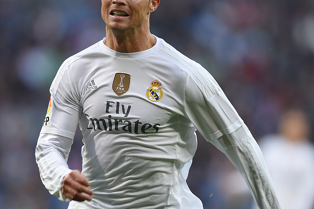 法甲战报：格林伍德双响、奥巴梅杨传射，马赛5-1尼斯登顶（法甲快讯：格林伍德梅开二度，奥巴梅杨传射建功，马赛5-1大胜尼斯升至榜首）