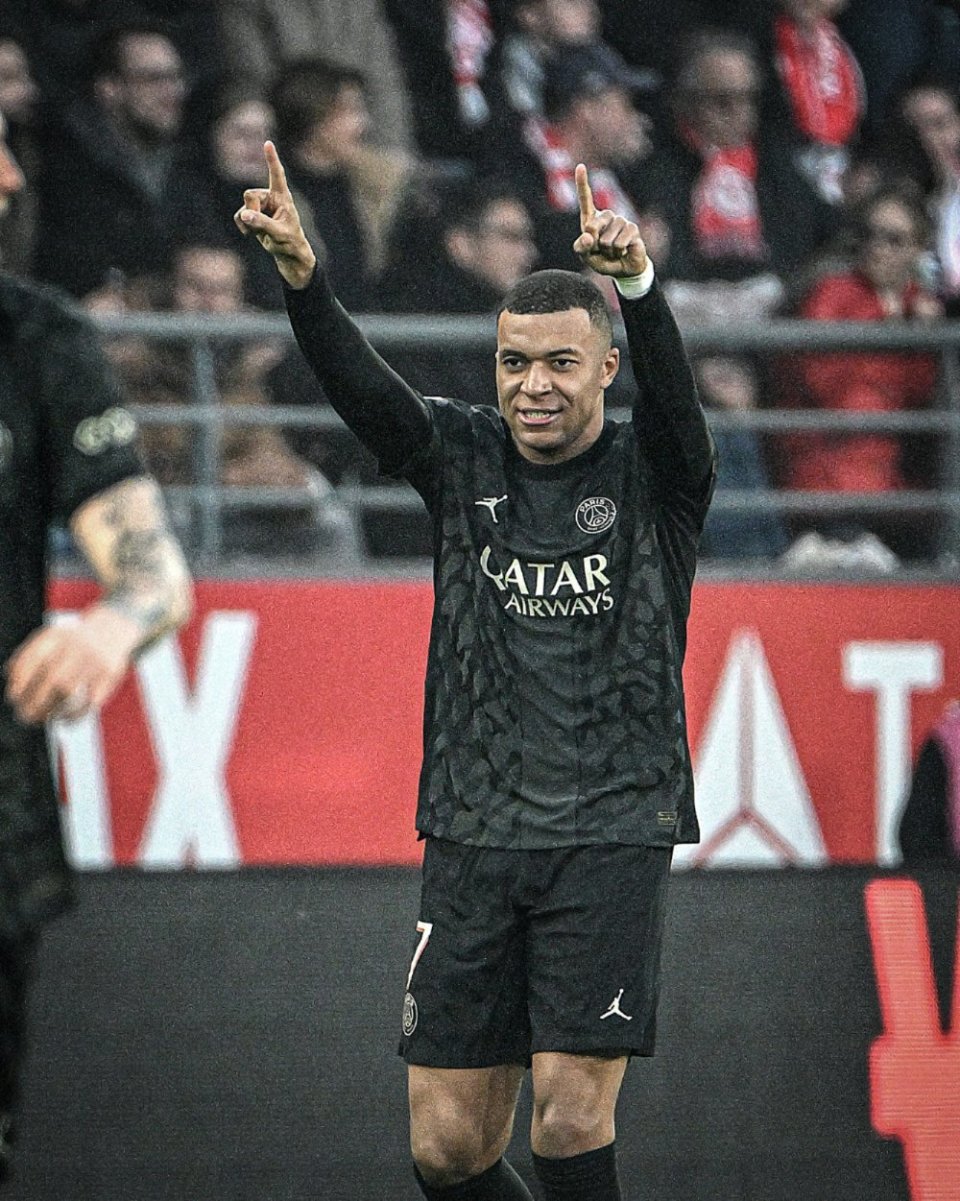 迪纳塔莱：斯帕莱蒂的进攻体系让前锋受益，相信球迷会喜欢他（迪纳塔莱：斯帕莱蒂的进攻打法助力前锋，相信球迷会喜欢他）