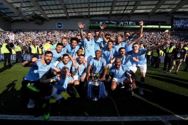 心系老东家，维尼修斯晒穿达尼洛弗拉门戈13号球衣打游戏（情牵旧主，维尼修斯晒身穿达尼洛弗拉门戈13号球衣打游戏）