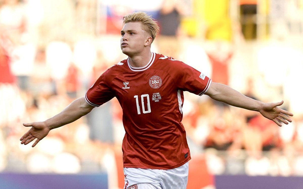 德天空：凯恩没考虑明夏离队，他希望在拜仁至少待到2027年（德国天空体育：凯恩无意在明夏离队，计划至少留在拜仁至2027年）