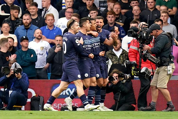 3-2伯恩茅斯，桑德兰队史首次英超联赛两球落后逆转取胜（桑德兰英超史首次两球落后逆转，3-2击败伯恩茅斯）