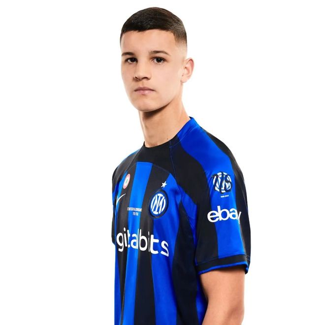 2025巴甲10月最佳球员：帕尔梅拉斯中锋维托尔-罗克