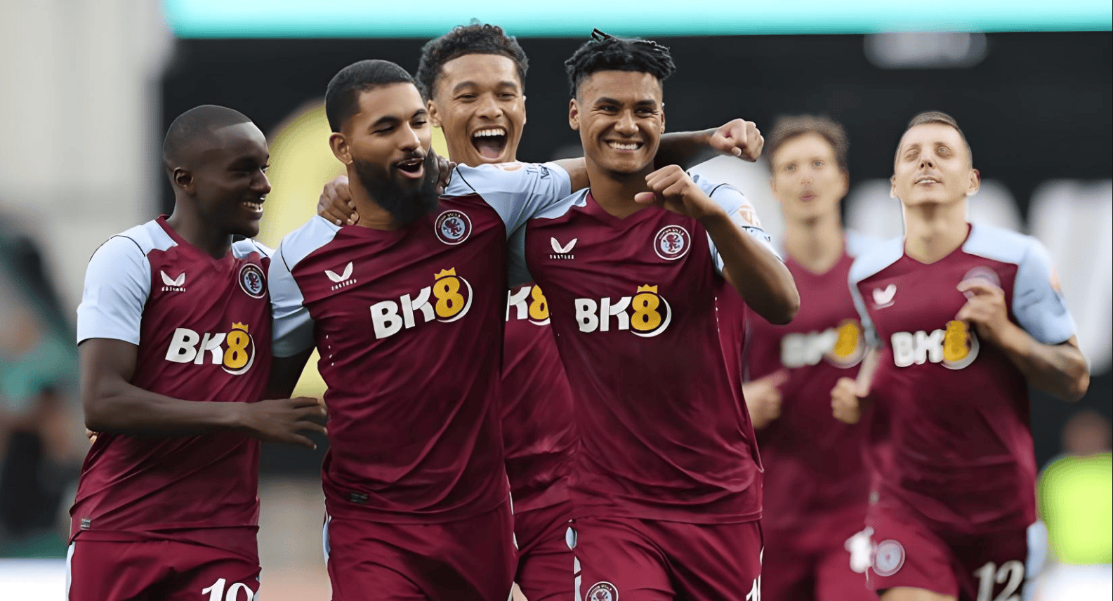 詹姆斯篮板抢断关键时刻锁定胜局（詹姆斯关键篮板抢断一锤定音）