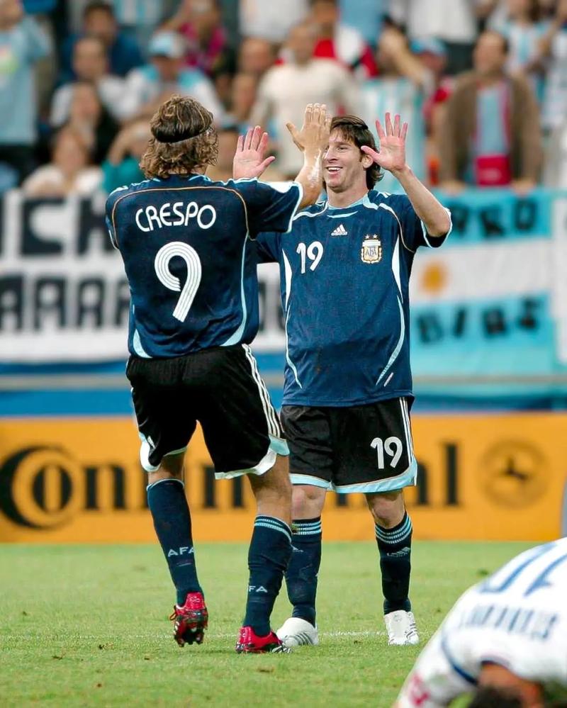 太阳报走访出售原味球衣公司的仓库：汗臭味强烈却不令人反感