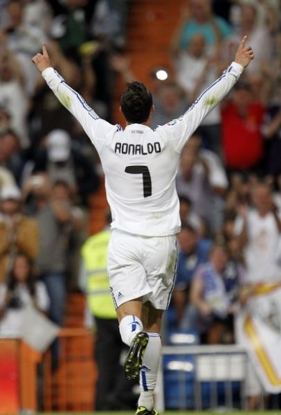 英超：热刺客场3-1击败狼队