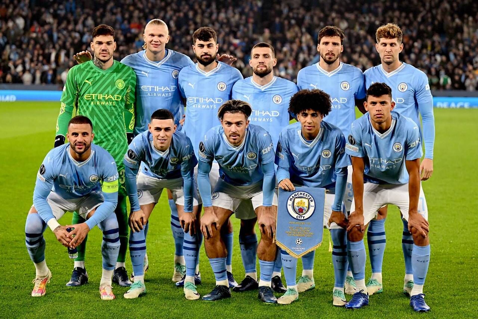 足球国足青训成果显现，小将成多队抢手货（国足青训见成效 多队竞逐潜力新星）