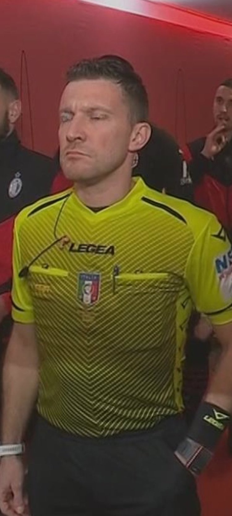 切尔西防线愈稳查洛巴已成核心 詹姆斯如同战神（切尔西防线日益稳固，查洛巴成中坚，詹姆斯宛如战神）