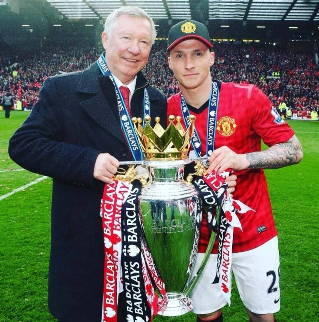 官方：福冈黄蜂主帅金明辉续约，带队征战26／27赛季（福冈黄蜂官宣主帅金明辉续约，将率队出战26／27赛季）