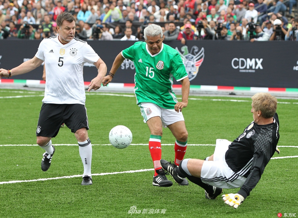 意甲最新积分战报：两大强队落败，榜首易主，争冠形势乱了（意甲积分榜更新：两强失利，榜首易位，争冠格局洗牌）